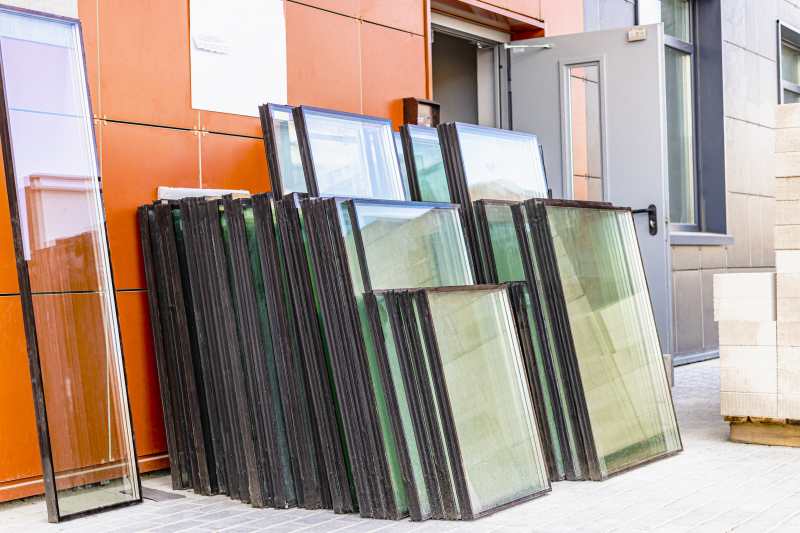 Warianty szkła okiennego – absorpcyjne, float, fotodynamiczne, termo- i elektrochromowe