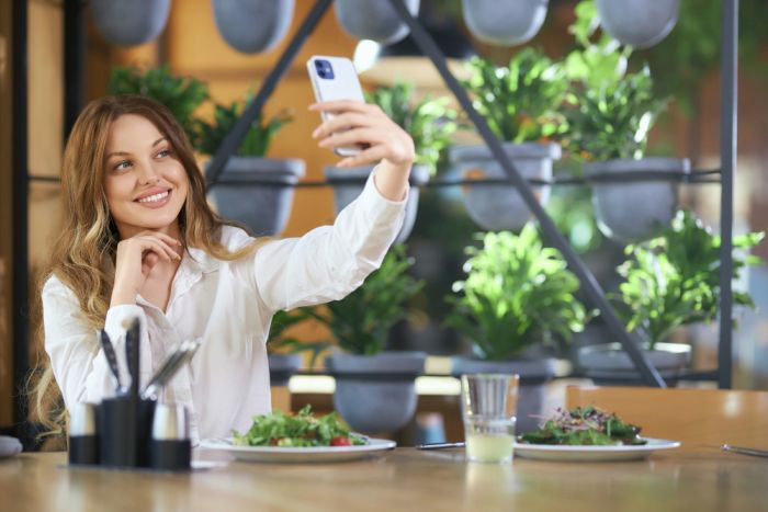 Trendy w cateringu roślinnym – co serwować, aby zachwycić mięsożerców?